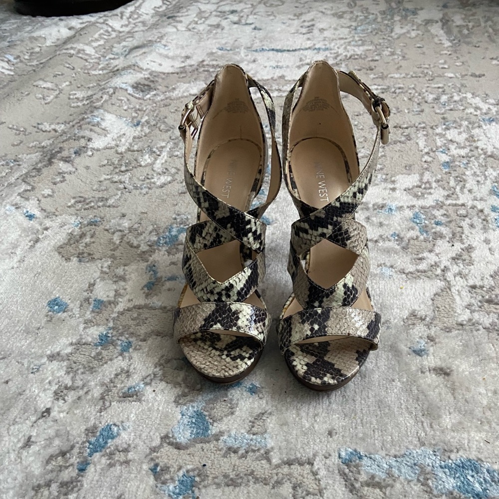 Nine West Snakeskin Heels size 8
